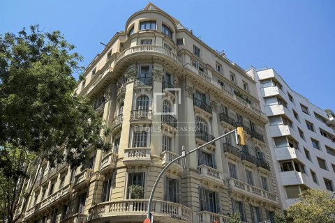 Apartamento de 4 dormitorios en venta en Barcelona, Cataluña, Spain № 8508 - foto 2