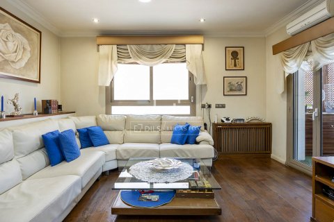 Apartamento de 4 dormitorios en venta en Barcelona, Cataluña, Spain № 8508 - foto 5
