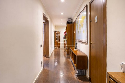 Apartamento de 4 dormitorios en venta en Barcelona, Cataluña, Spain № 8508 - foto 19