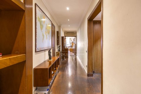Apartamento de 4 dormitorios en venta en Barcelona, Cataluña, Spain № 8508 - foto 17