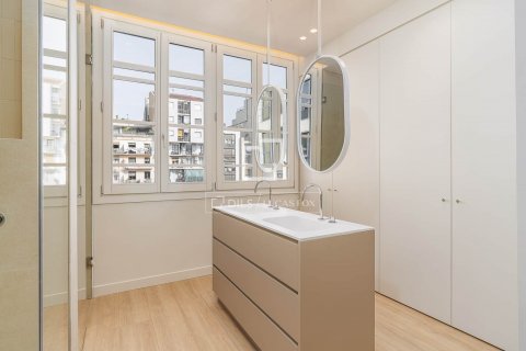3 bedrooms apartment for sale in Barcelona, Catalonia, Spain № 8509 - photo 18