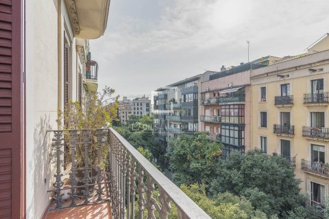 3 bedrooms apartment for sale in Barcelona, Catalonia, Spain № 8509 - photo 4