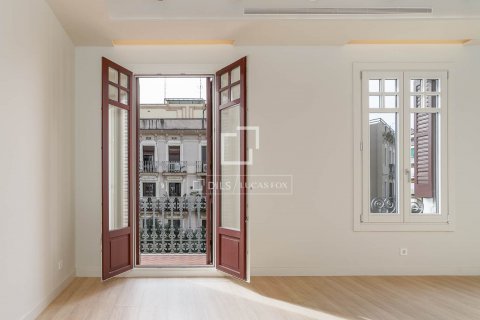 3 bedrooms apartment for sale in Barcelona, Catalonia, Spain № 8509 - photo 3