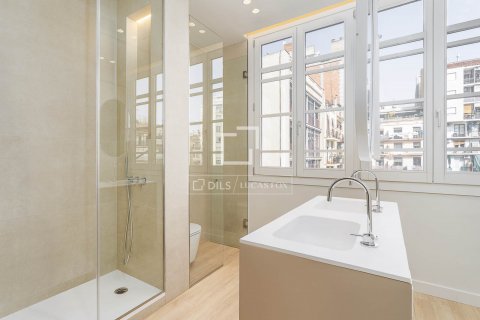 3 bedrooms apartment for sale in Barcelona, Catalonia, Spain № 8509 - photo 14