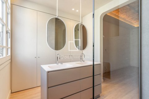 3 bedrooms apartment for sale in Barcelona, Catalonia, Spain № 8509 - photo 16