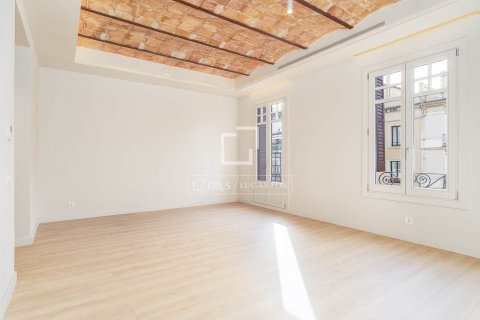3 bedrooms apartment for sale in Barcelona, Catalonia, Spain № 8509 - photo 9