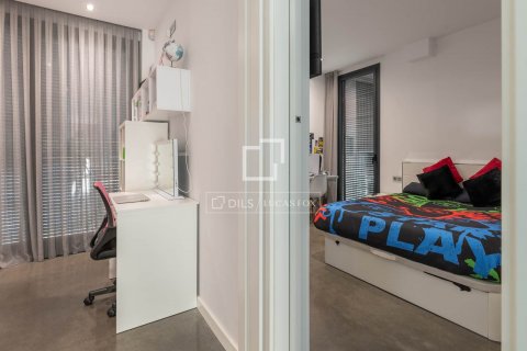 Villa de 5 dormitorios en alquiler en Castelldefels, Barcelona, Cataluña, Spain № 8510 - foto 22
