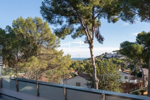 Villa de 5 dormitorios en alquiler en Castelldefels, Barcelona, Cataluña, Spain № 8510 - foto 3