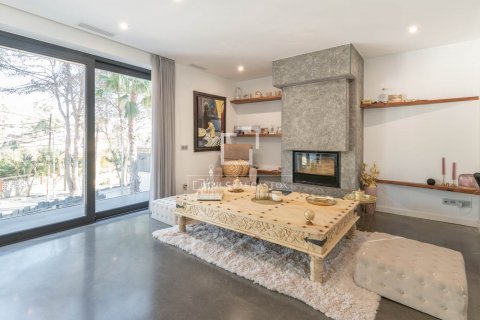 Villa de 5 dormitorios en alquiler en Castelldefels, Barcelona, Cataluña, Spain № 8510 - foto 15
