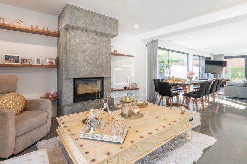 Villa de 5 dormitorios en alquiler en Castelldefels, Barcelona, Cataluña, Spain № 8510 - foto 10
