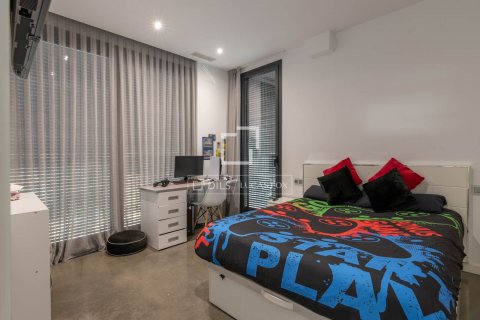 Villa de 5 dormitorios en alquiler en Castelldefels, Barcelona, Cataluña, Spain № 8510 - foto 20