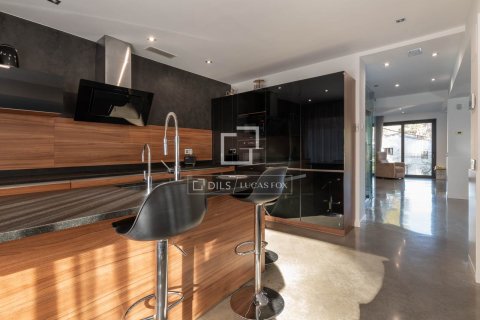 Villa de 5 dormitorios en alquiler en Castelldefels, Barcelona, Cataluña, Spain № 8510 - foto 7
