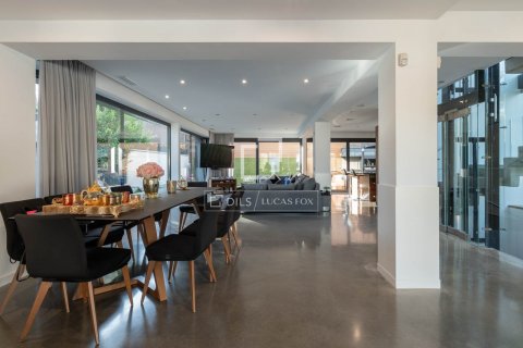 Villa de 5 dormitorios en alquiler en Castelldefels, Barcelona, Cataluña, Spain № 8510 - foto 13