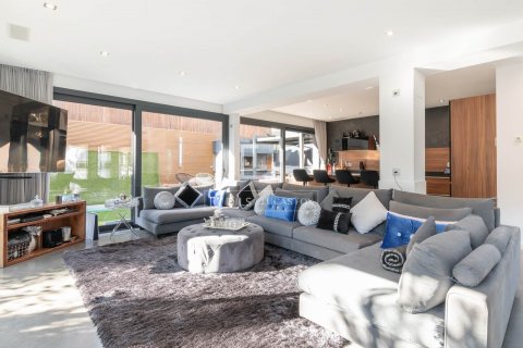 Villa de 5 dormitorios en alquiler en Castelldefels, Barcelona, Cataluña, Spain № 8510 - foto 9
