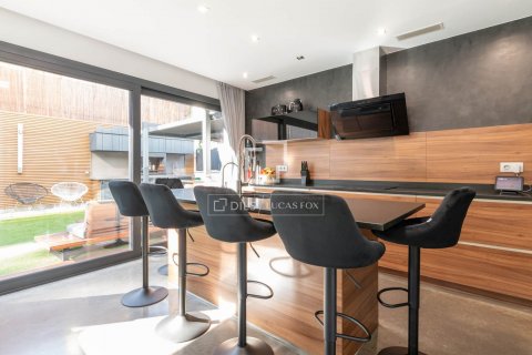 Villa de 5 dormitorios en alquiler en Castelldefels, Barcelona, Cataluña, Spain № 8510 - foto 4