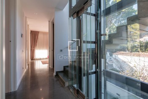 Villa de 5 dormitorios en alquiler en Castelldefels, Barcelona, Cataluña, Spain № 8510 - foto 23