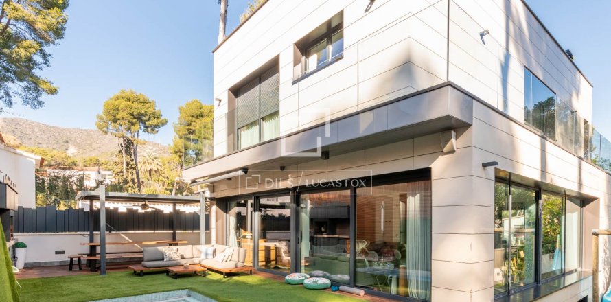 Villa de 5 dormitorios en alquiler en Castelldefels, Barcelona, Cataluña, Spain № 8510
