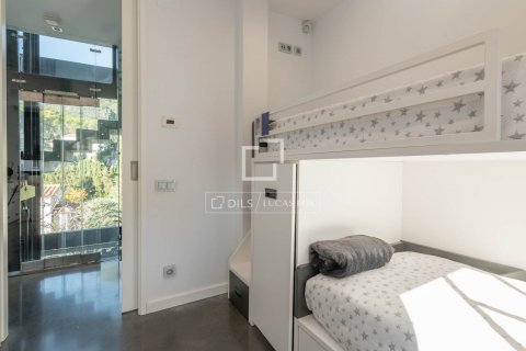Villa de 5 dormitorios en alquiler en Castelldefels, Barcelona, Cataluña, Spain № 8510 - foto 16