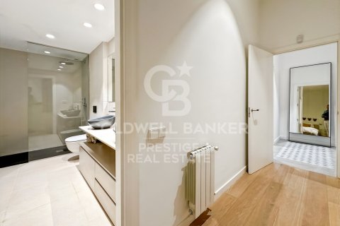 Apartamento de 3 dormitorios en venta en Barcelona, Cataluña, Spain № 5489 - foto 13