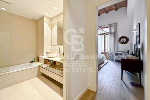 Apartamento de 3 dormitorios en venta en Barcelona, Cataluña, Spain № 5489 - foto 14