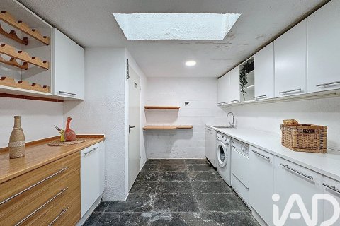 Сasa de 4 dormitorios en alquiler en Alella, Barcelona, Cataluña, Spain № 4627 - foto 21