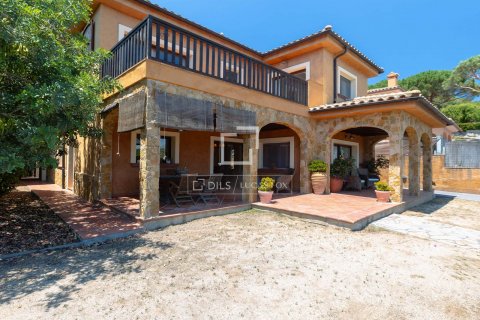 Villa de 6 dormitorios en venta en Argentona, Barcelona, Cataluña, Spain № 8598 - foto 2