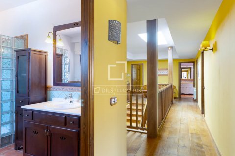 Villa de 6 dormitorios en venta en Argentona, Barcelona, Cataluña, Spain № 8598 - foto 28