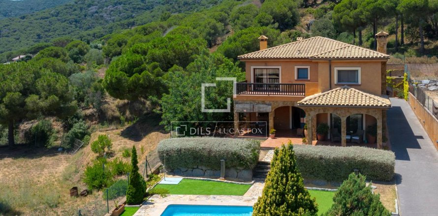 Villa de 6 dormitorios en venta en Argentona, Barcelona, Cataluña, Spain № 8598