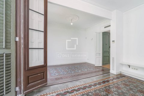 Купить квартиру в Барселона, Испания с 3 спальни, 91м², № 8599 - фото 5