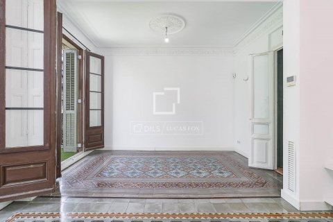 Купить квартиру в Барселона, Испания с 3 спальни, 91м², № 8599 - фото 3
