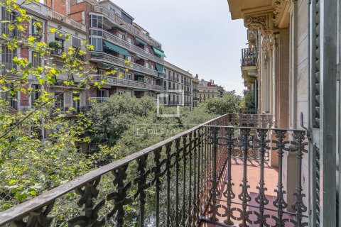 Купить квартиру в Барселона, Испания с 3 спальни, 91м², № 8599 - фото 8