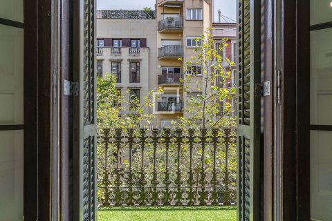 Купить квартиру в Барселона, Испания с 3 спальни, 91м², № 8599 - фото 6