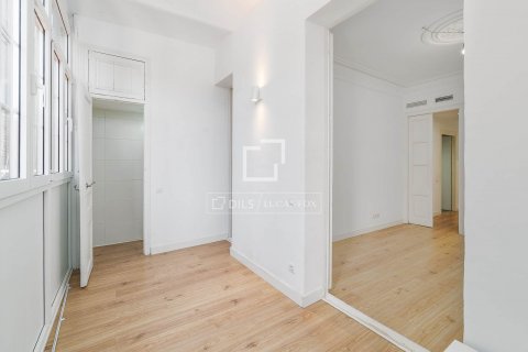 Купить квартиру в Барселона, Испания с 3 спальни, 91м², № 8599 - фото 27