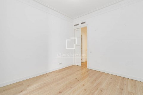 Купить квартиру в Барселона, Испания с 3 спальни, 91м², № 8599 - фото 29