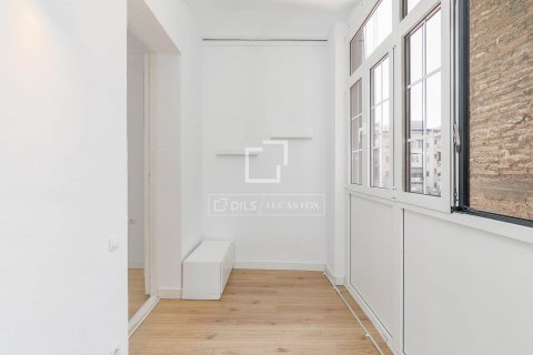 Купить квартиру в Барселона, Испания с 3 спальни, 91м², № 8599 - фото 25