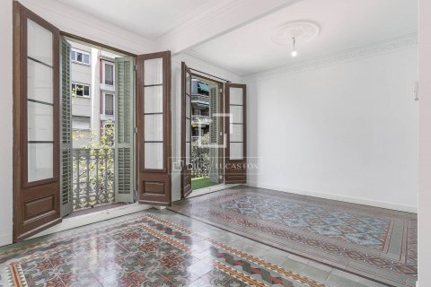 Купить квартиру в Барселона, Испания с 3 спальни, 91м², № 8599 - фото 2