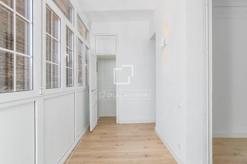 Купить квартиру в Барселона, Испания с 3 спальни, 91м², № 8599 - фото 26