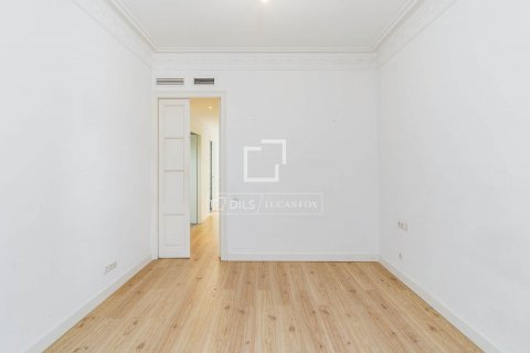 Купить квартиру в Барселона, Испания с 3 спальни, 91м², № 8599 - фото 30