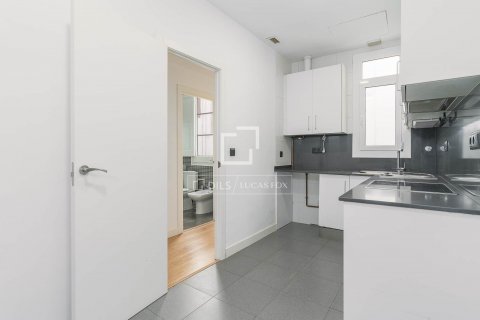 Купить квартиру в Барселона, Испания с 3 спальни, 91м², № 8599 - фото 11