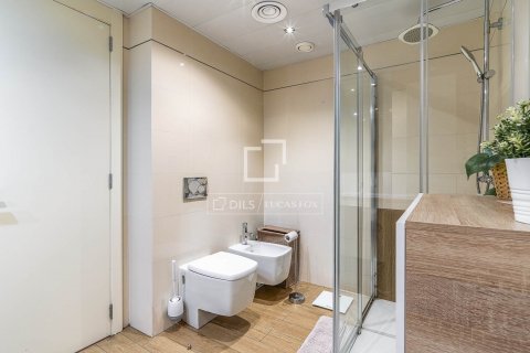 Apartamento de 4 dormitorios en venta en Barcelona, Cataluña, Spain № 8601 - foto 29