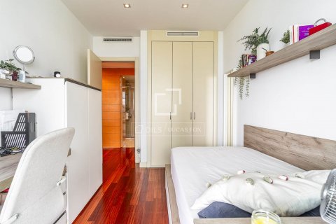 Apartamento de 4 dormitorios en venta en Barcelona, Cataluña, Spain № 8601 - foto 16