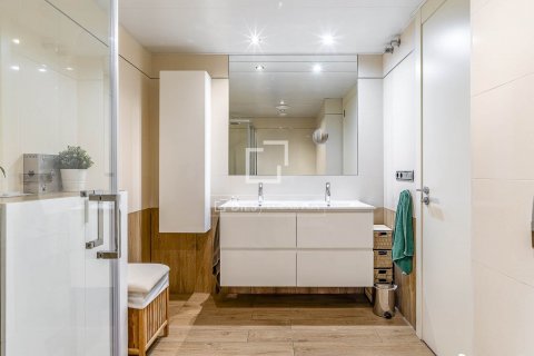 Apartamento de 4 dormitorios en venta en Barcelona, Cataluña, Spain № 8601 - foto 30