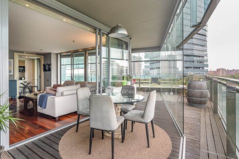 Apartamento de 4 dormitorios en venta en Barcelona, Cataluña, Spain № 8601 - foto 4