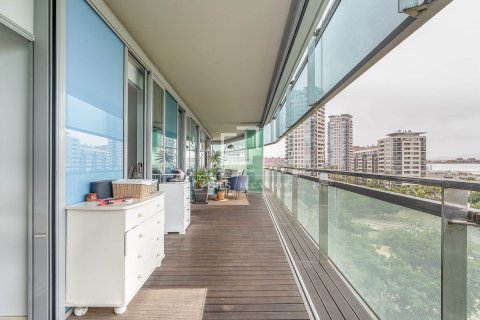Apartamento de 4 dormitorios en venta en Barcelona, Cataluña, Spain № 8601 - foto 9