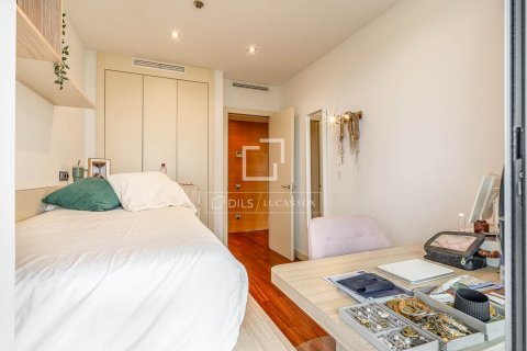 Apartamento de 4 dormitorios en venta en Barcelona, Cataluña, Spain № 8601 - foto 18