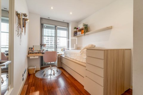 Apartamento de 4 dormitorios en venta en Barcelona, Cataluña, Spain № 8601 - foto 24