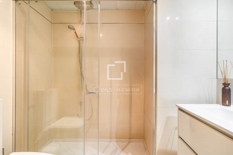 Apartamento de 4 dormitorios en venta en Barcelona, Cataluña, Spain № 8601 - foto 13