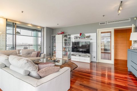 Apartamento de 4 dormitorios en venta en Barcelona, Cataluña, Spain № 8601 - foto 2