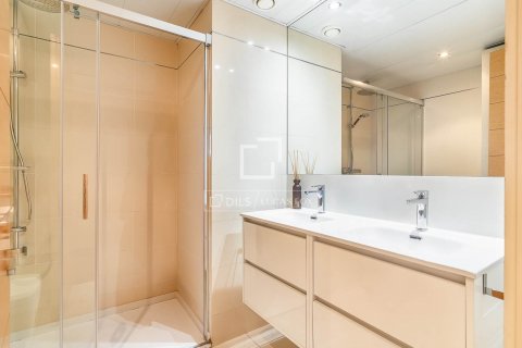 Apartamento de 4 dormitorios en venta en Barcelona, Cataluña, Spain № 8601 - foto 11