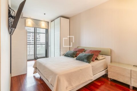 Apartamento de 4 dormitorios en venta en Barcelona, Cataluña, Spain № 8601 - foto 21